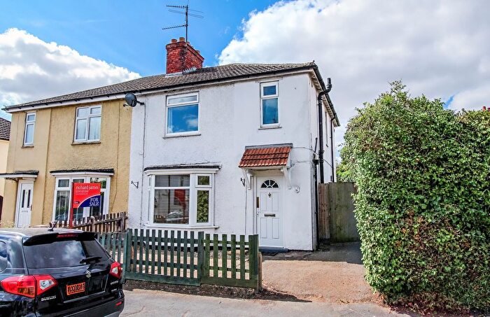 3 Bedroom Semi-Detached House For Sale In Spencer Road, Irthlingborough, NN9