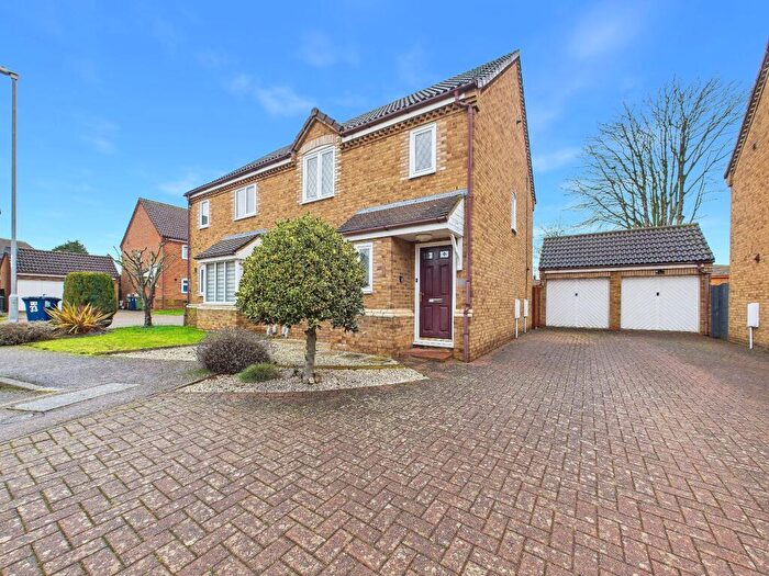 3 Bedroom Semi Detached House For Sale In Blackwood Road, Eaton Socon, St. Neots, PE19