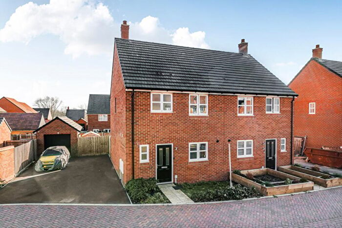 3 Bedroom Semi Detached House For Sale In Binyon Gardens, Stotfold, SG5