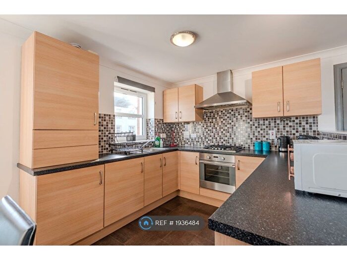 2 Bedroom Flat To Rent In Bughtlin Market, Edinburgh, EH12
