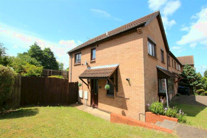 3 Bedroom Terraced House To Rent In Quernstone Lane, Northampton, NN4