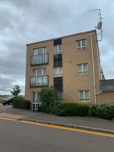 2 Bedroom Flat To Rent In Cambridge Road, St. Neots, Cambridgeshire, PE19
