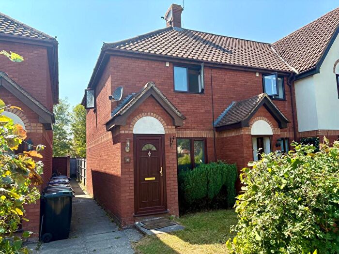 2 Bedroom House To Rent In Tabbs Close, SG6