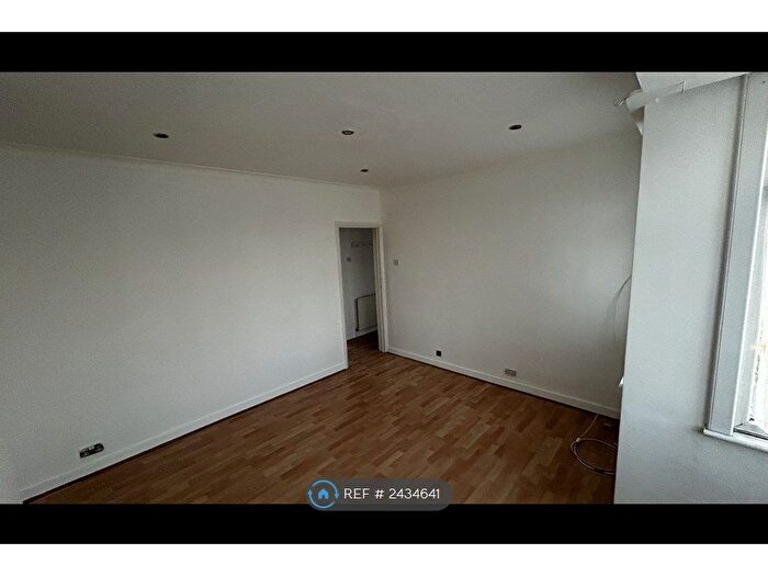 2 Bedroom Flat To Rent In Stainton Road, London, EN3