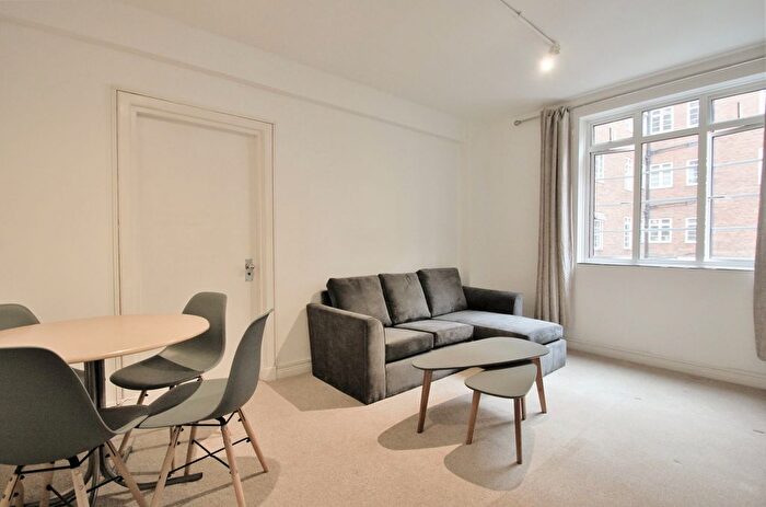 2 Bedroom Flat To Rent In Latymer Court, Hammersmith Road, Hammersmith, W6
