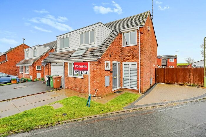3 Bedroom Semi-Detached House For Sale In Hamilton Road, Thame, OX9