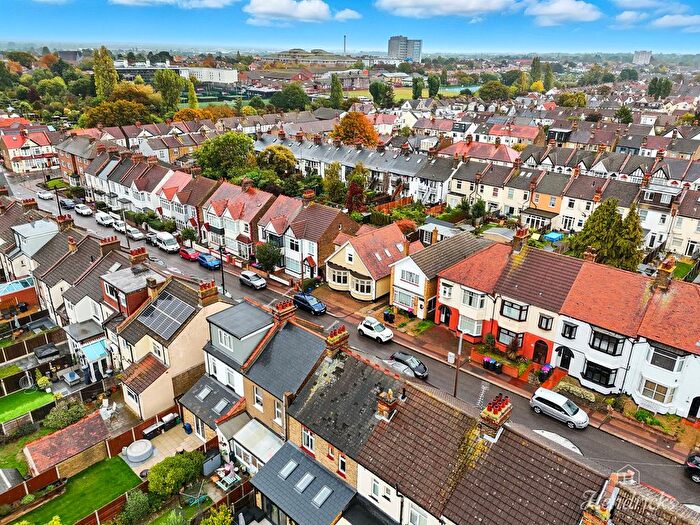 4 Bedroom Detached House For Sale In Westbourne Grove, Westcliff-On-Sea, SS0