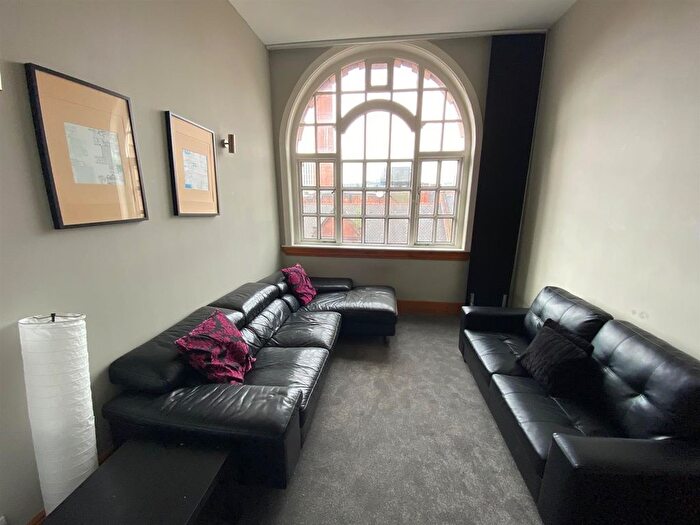 3 Bedroom Flat To Rent In Lancaster House, Whitworth Street, Manchester, M1