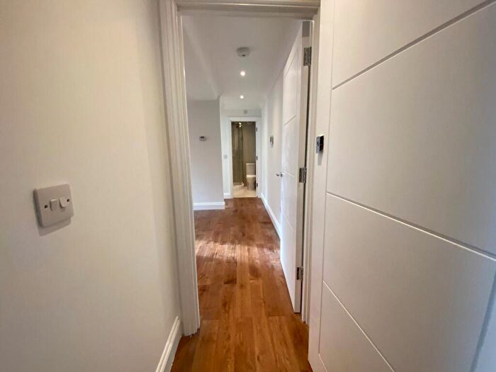 1 Bedroom Flat To Rent In Bellfield Road, HP13