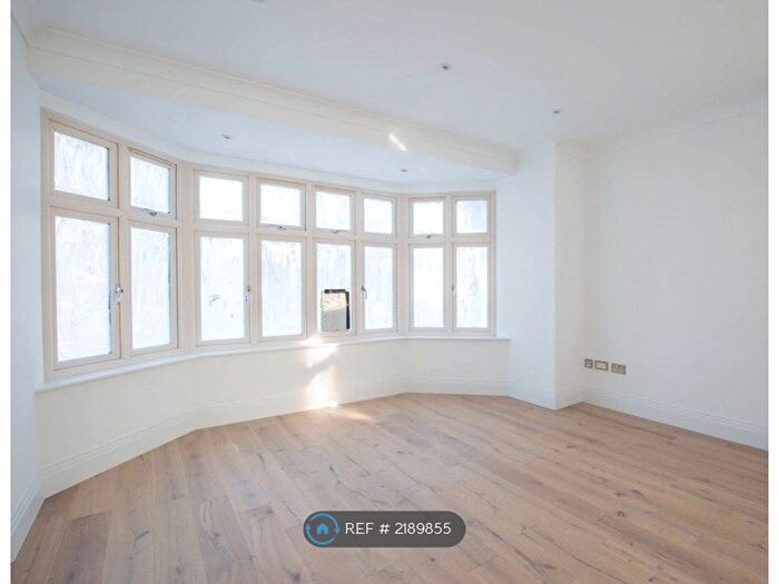 2 Bedroom Flat To Rent In London, London, N12