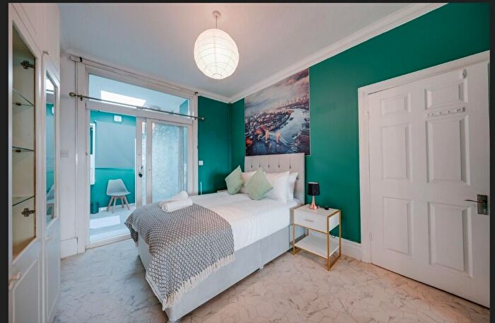 1 Bedroom Flat To Rent In Rosebank Avenue, Wembley, Middlesex, HA0