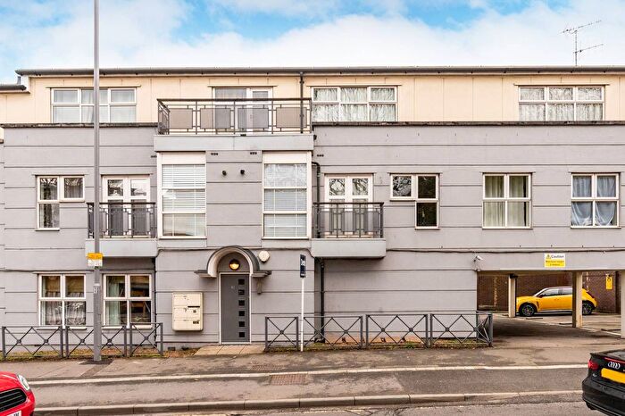 2 Bedroom Flat To Rent In Kingston Hill, Kingston, Kingston Upon Thames, KT2