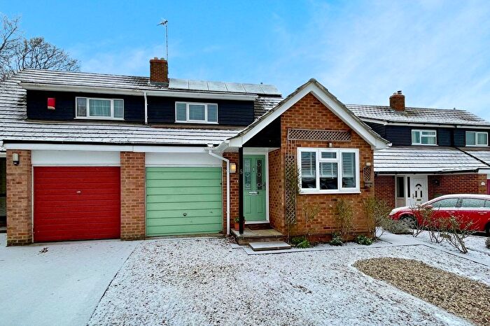 4 Bedroom Semi Detached House For Sale In Harvest Close, Yateley, GU46