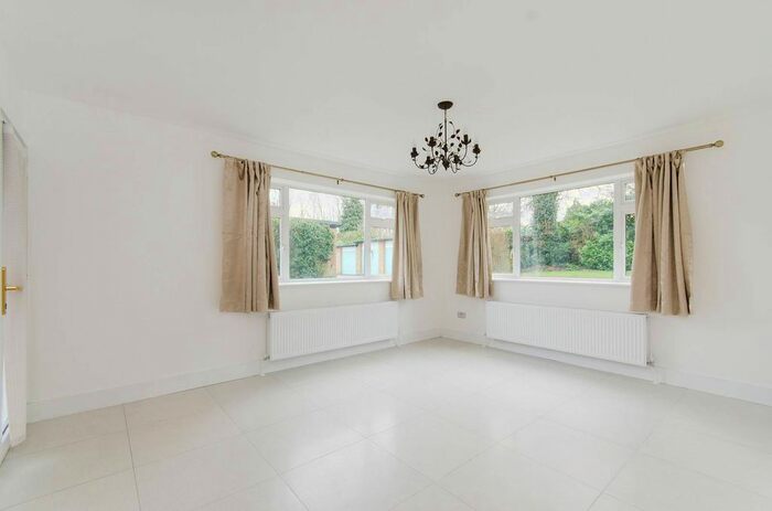 2 Bedroom Flat To Rent In Sandy Lodge Way, Northwood, HA6