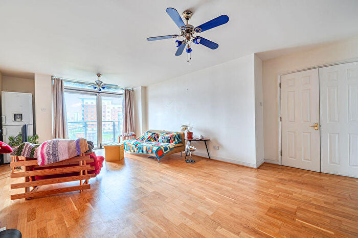 2 Bedroom Apartment For Sale In Inverness Mews, London, E16