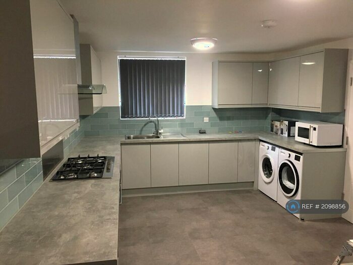 4 Bedroom Terraced House To Rent In Langwood Close, Coventry, CV4