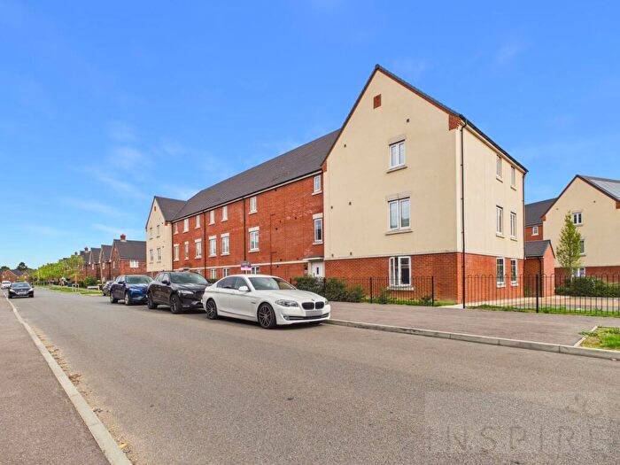2 Bedroom Flat For Sale In Killick Close, Crawley, RH10