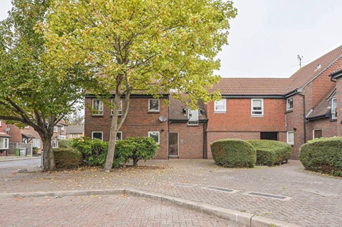 Studio For Sale In Harper Road, Beckton, London, E6