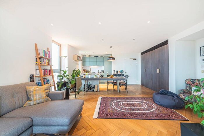 2 Bedroom Flat To Rent In Heritage Lane, West Hampstead, London, NW6