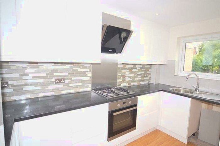 2 Bedroom Flat To Rent In Grosvenor Road, St Albans, AL1