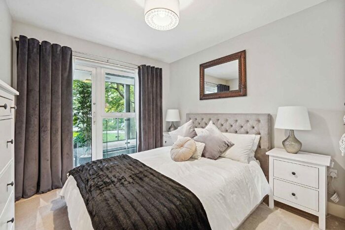 2 Bedroom Flat To Rent In Dragmore Street, London, SW4