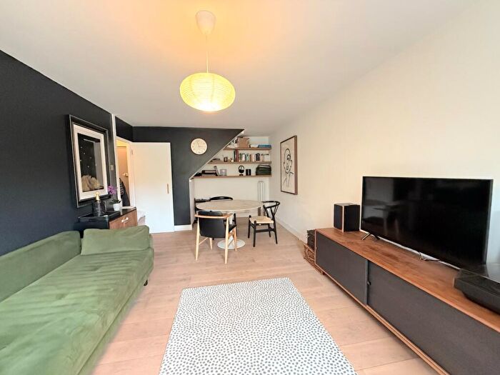 2 Bedroom Maisonette To Rent In Bourne Court, Wanstead, ., E11