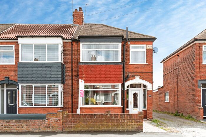 3 Bedroom End Of Terrace House For Sale In Bernadette Avenue, Hull, HU4