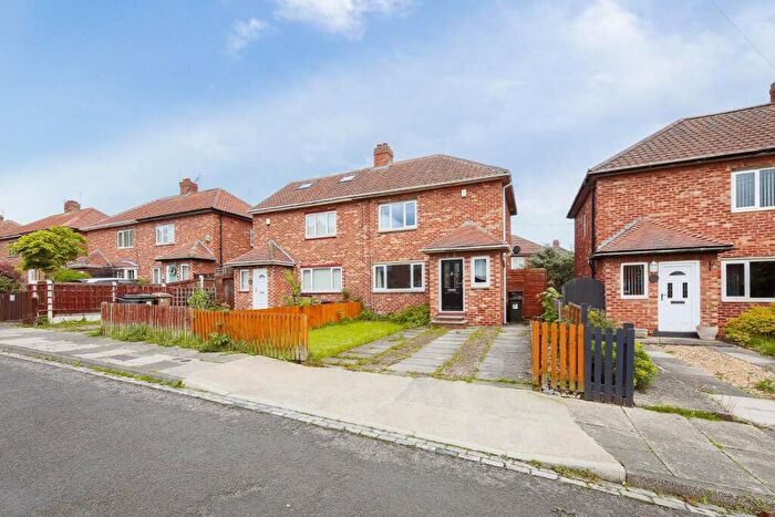 2 Bedroom Semi-Detached House For Sale In Clousden Drive, Palmersville, NE12