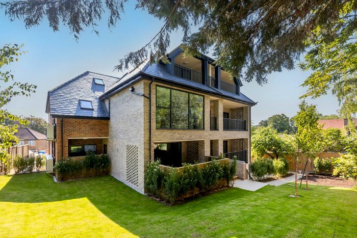 2 Bedroom Flat To Rent In South Drive, Coulsdon, CR5