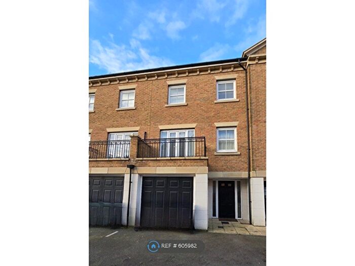 4 Bedroom Terraced House To Rent In Rainbow Road, Erith, DA8