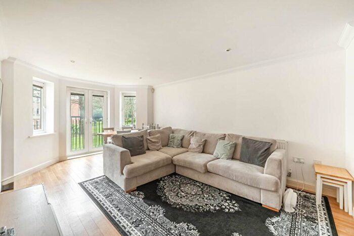 2 Bedroom Flat For Sale In Brightwen Grove, Stanmore, HA7