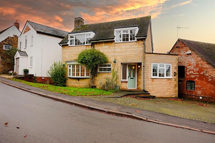 4 Bedroom Detached House To Rent In High Street, Napton, Southam, CV47