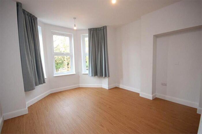 3 Bedroom Flat To Rent In Ballards Lane, North Finchley, N12