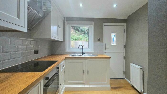 2 Bedroom Flat To Rent In Fore Street, Shaldon, Teignmouth, TQ14