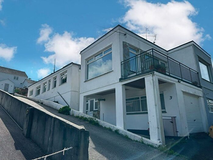 2 Bedroom Flat To Rent In Dunstan Close, Penryn, TR10