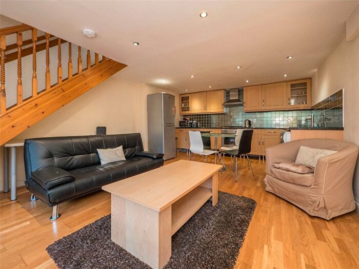 2 Bedroom Flat To Rent In Annandale Street, Edinburgh, EH7