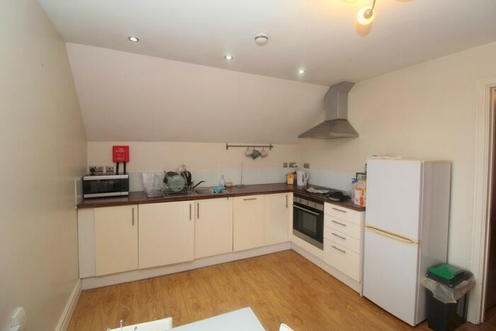 2 Bedroom Flat To Rent In Monthermer Road, Cathays, Cardiff CF24