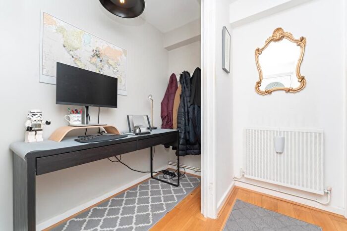 1 Bedroom Flat For Sale In Garrick Close, W5