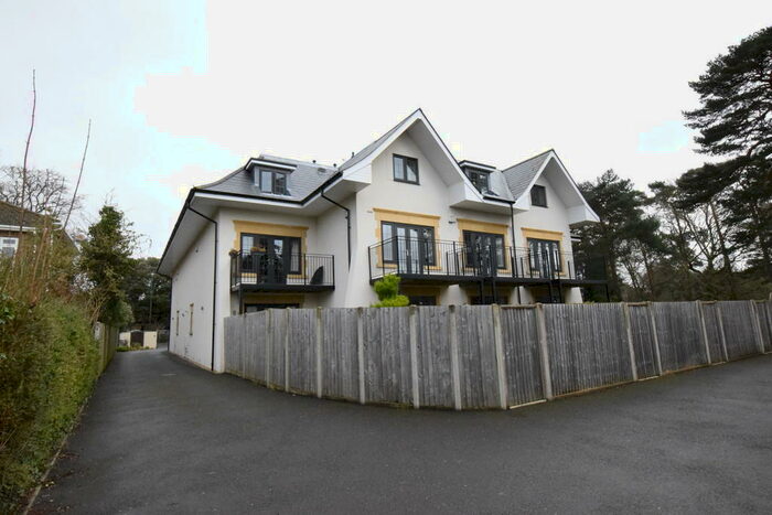 4 Bedroom Town House To Rent In Talbot Avenue, Bournemouth, BH3