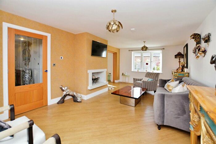 4 Bedroom Detached House For Sale In Old School Yard, Messingham, DN17
