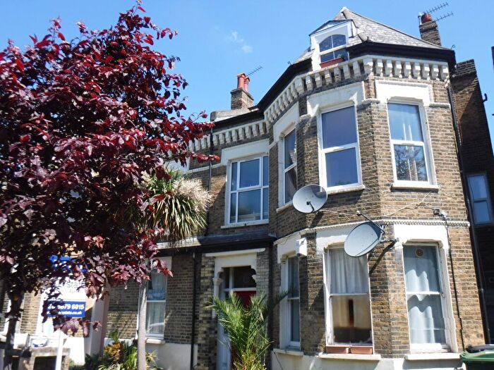 2 Bedroom Flat To Rent In Sibella Road, London, SW4