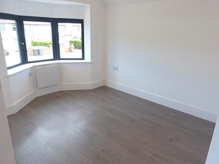 2 Bedroom Flat To Rent In The Vale, London, NW11