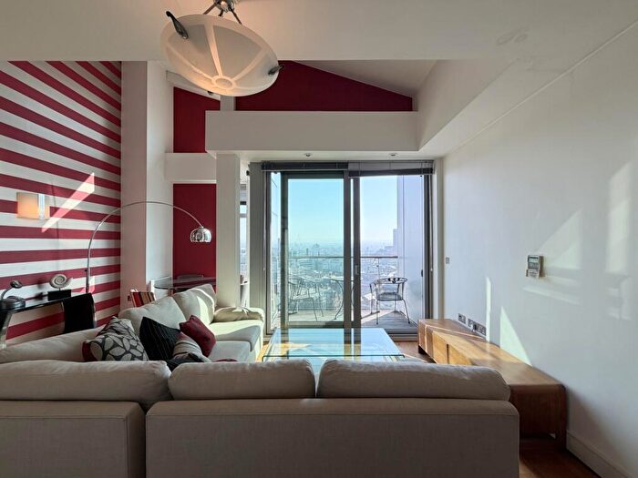 2 Bedroom Apartment To Rent In Great Northern Tower, Watson Street, Manchester, M3