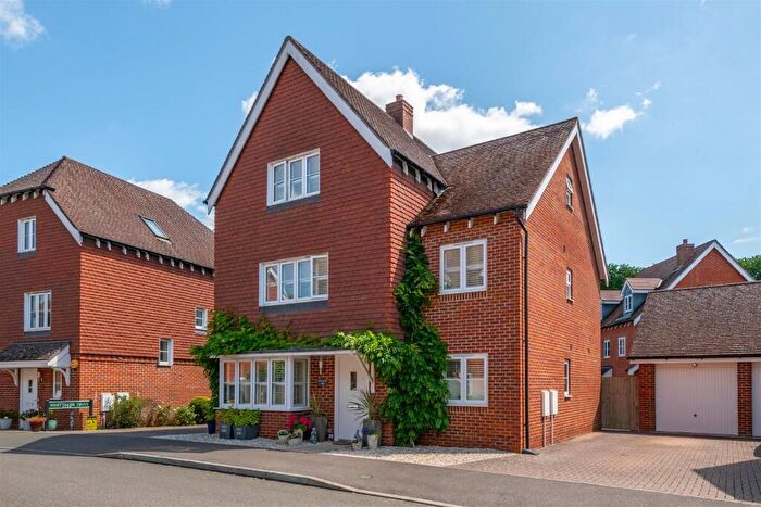 6 Bedroom Detached House For Sale In Whittaker Drive, Horley, Surrey, RH6