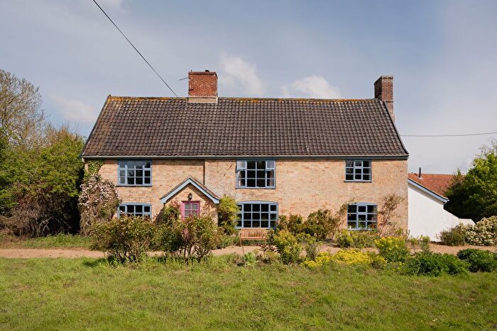 5 Bedroom Detached House For Sale In Holly Bush Farm, Brampton, Suffolk, NR34