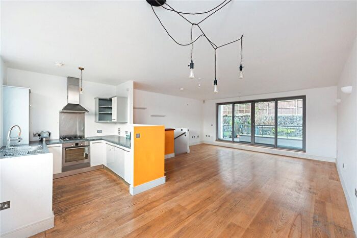 3 Bedroom Flat To Rent In Compton Terrace, Hermitage Road, London, N4