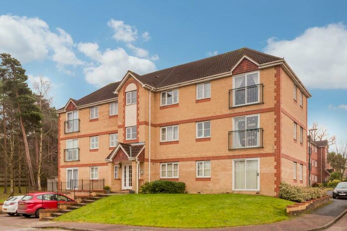 2 Bedroom Flat To Rent In Dakin Close, Maidenbower, RH10