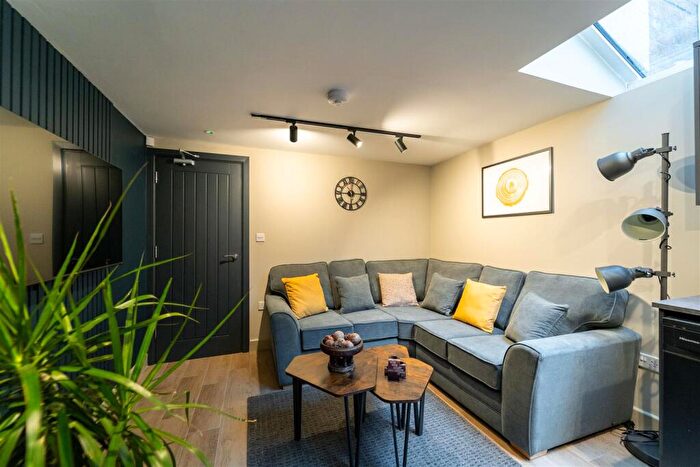 6 Bedroom House To Rent In Heeley Road, Birmingham, West Midlands, B29
