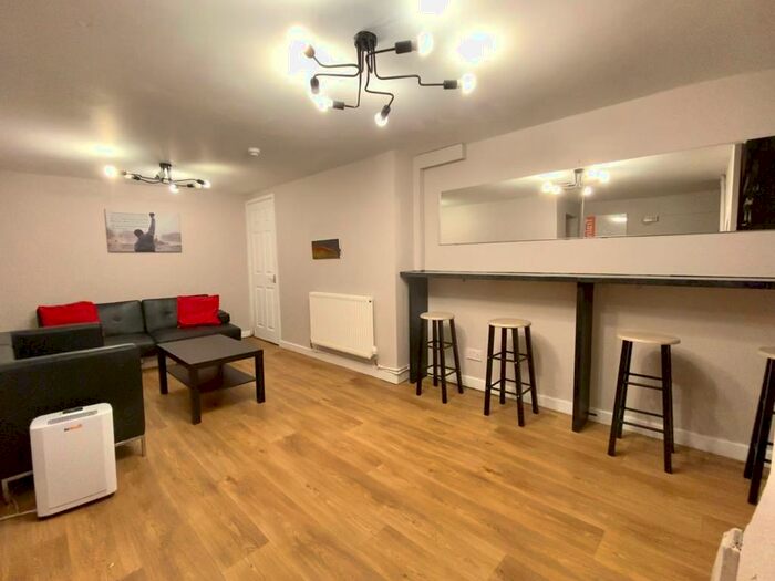 9 Bedroom Flat To Rent In Wellington Avenue, Liverpool, Liverpool, L15