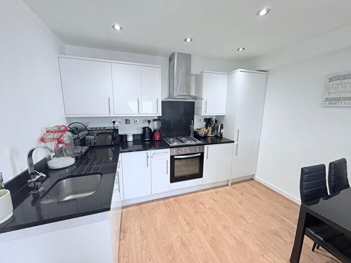 1 Bedroom Flat For Sale In Larkshall Road, London, E4